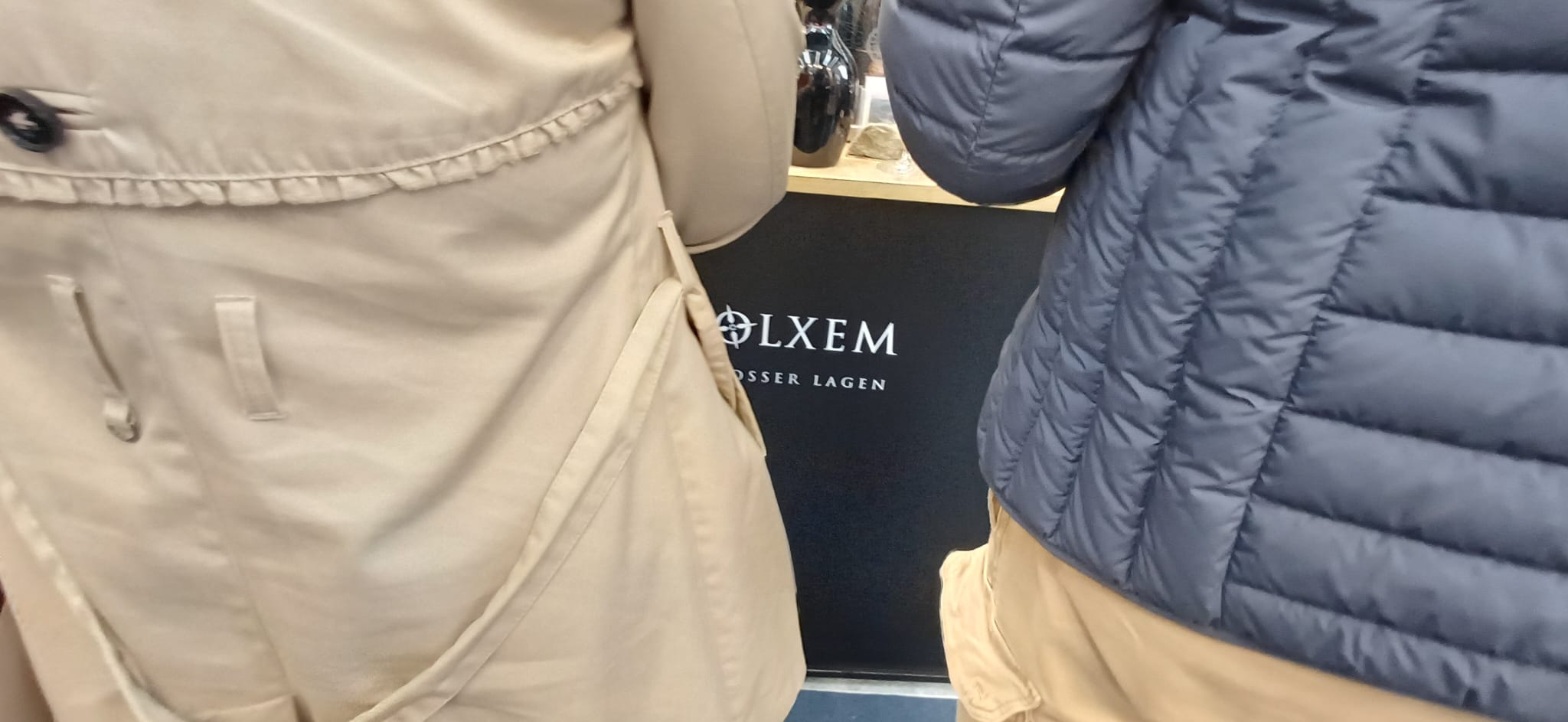 ProWein 2026 와이너리 부스 앞에서 시음을 기다리는 사람들